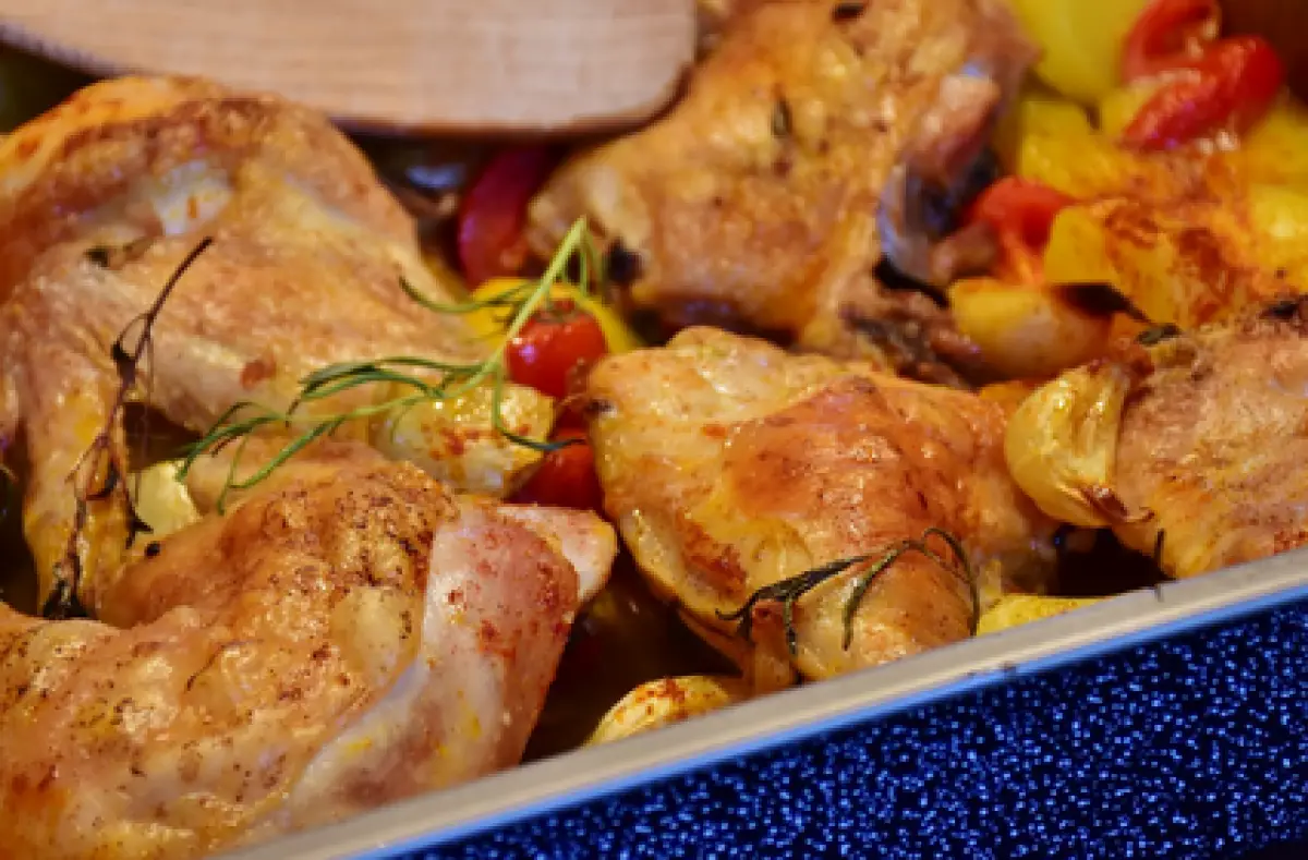 Ilustrasi daging ayam (Sumber : Pixabay/RitaE)