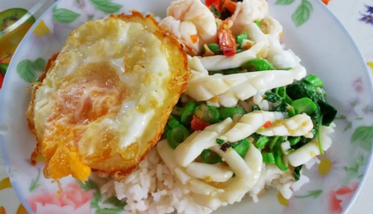 Ilustrasi nasi telur kecap (Sumber : Pixabay)