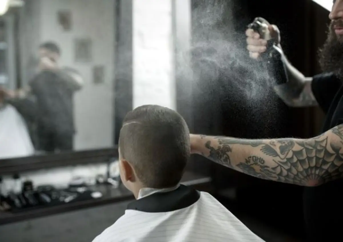 Ilustrasi | 5 Ide Usaha yang Bisa Tetap Jalan Walau Ditinggal Kerja Kantoran (Sumber : Freepik/master1305)