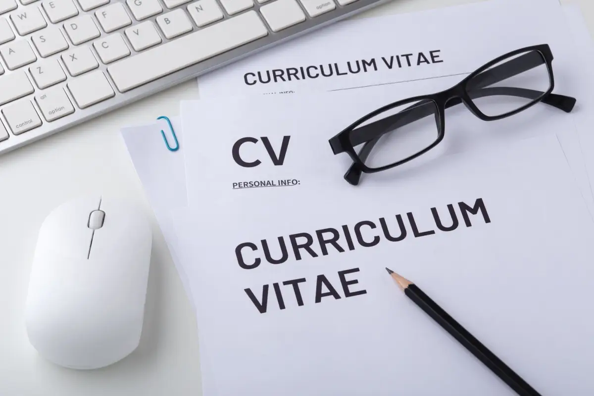 Ilustrasi curriculum vitae atau CV yang kini bisa dibuat dengan gaya CV ATS. (Sumber : Freepik)