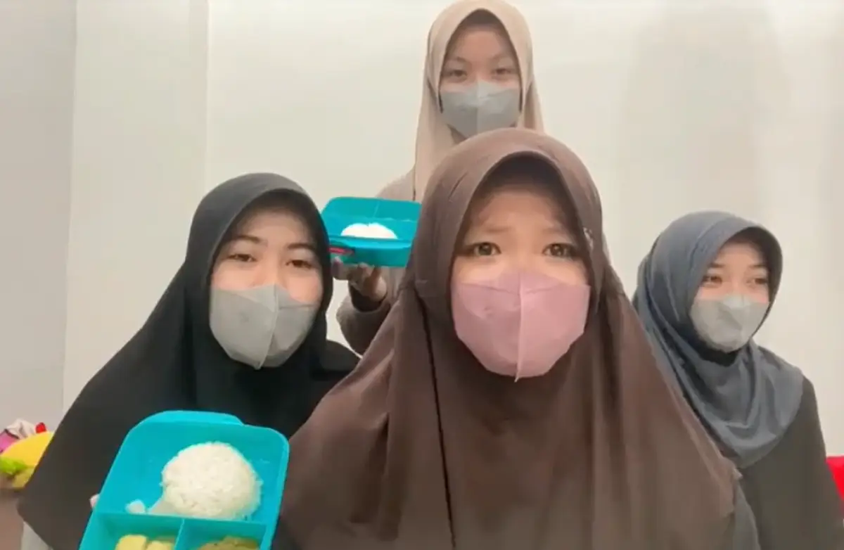 Mahasiswa UIN Walisongo Semarang curhat dapat makanan basi selama ikut program Mahad Al Jamiah dari kampus. (Sumber : TikTok @mimshw03)