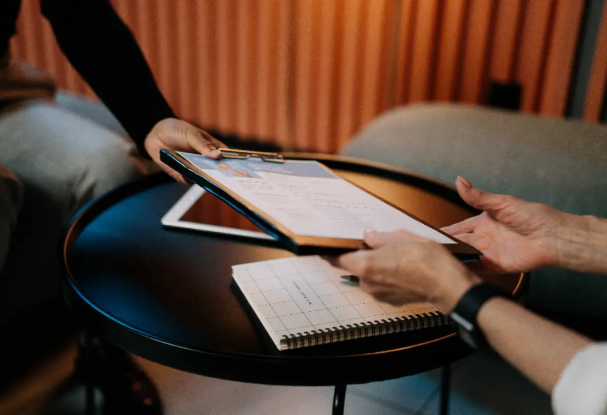 Ilustrasi | Mencantumkan pengalaman wirausaha di CV agar menonjol di mata HRD. (Sumber : Pexels/cottonbro studio)