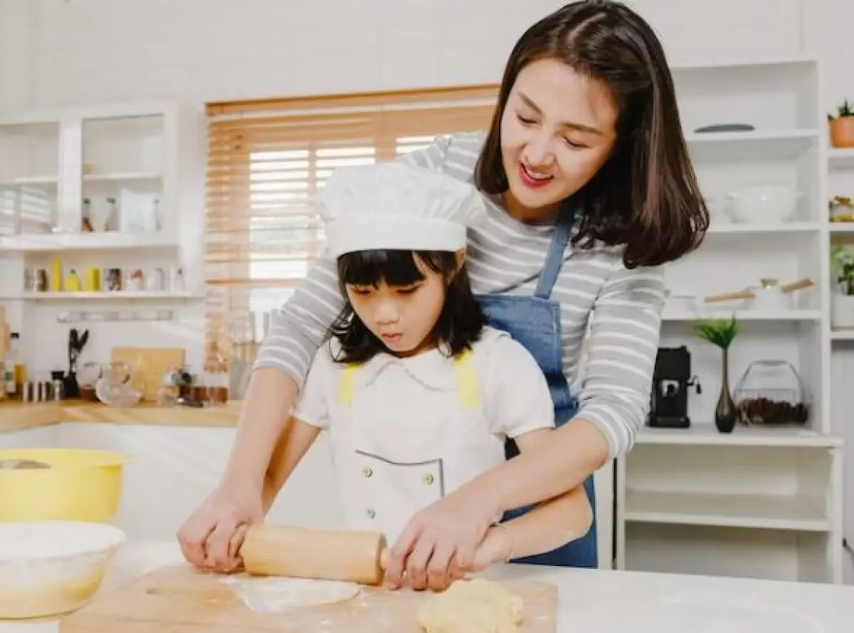 Ilustrasi | 10 Ide Usaha Sampingan Untuk Ibu Rumah Tangga, Dijamin Makin Produktif (Sumber : Freepik/tirachardz)