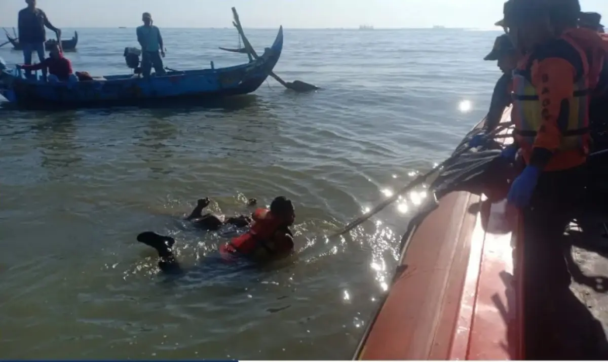 Basarnas lakukan pencarian nelayan kerang yang tenggelam pada Jumat, 11 Agustus 2023. (Sumber : Instagram/basarnas_jateng)