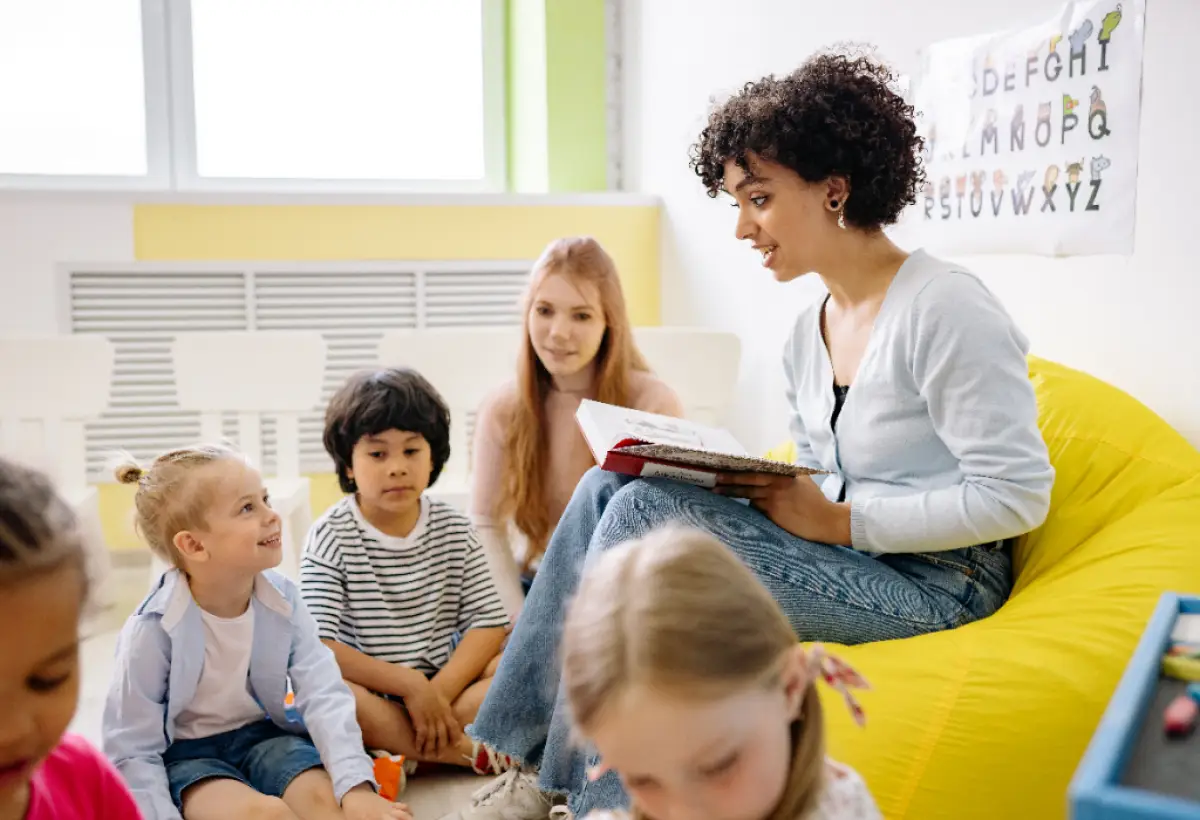 Ilustrasi | Panduan menulis CV Guru yang memikat dan profesional. (Sumber : Pexels/Yan Krukau)