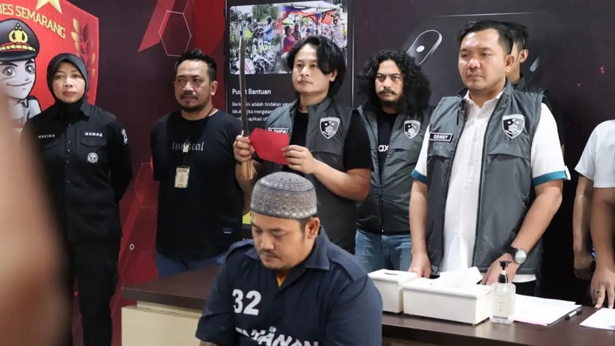 Seorang pelaku pembunuhan di angkot di Tandang, Candisari, Kota Semarang, diamankan di Polrestabes Semarang, Jumat 11 Agustus 2023. (Sumber : Polrestabes Semarang)