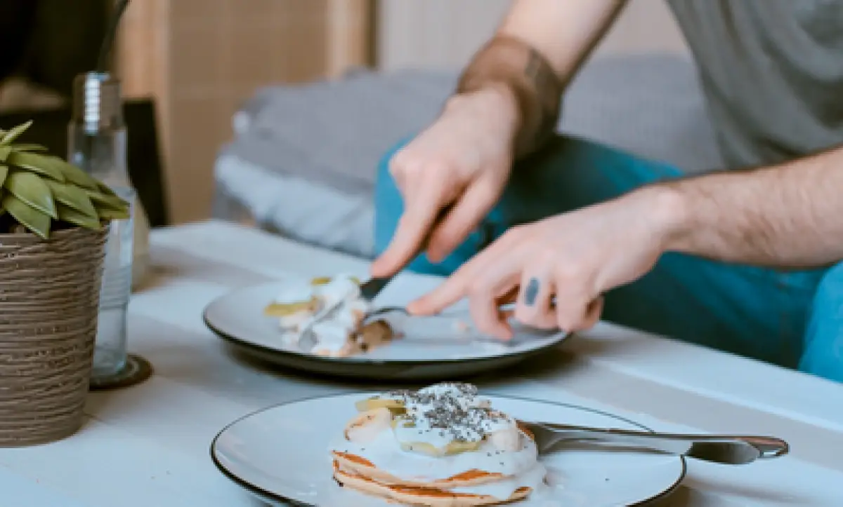 Ilustrasi anak kos makan hemat (Sumber : Pixabay/Snapstock)