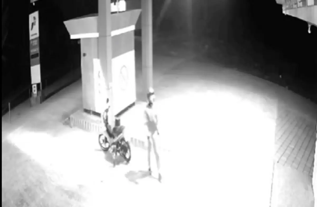 Petugas Pertamini dipukul orang tak dikenal di Pertashop Batang, Rabu 15 Agustus 2023. (Sumber : Instagram @media_batang)