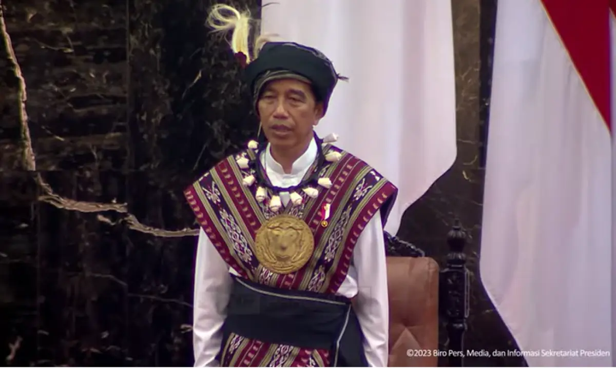 Presiden Jokowi kenakan pakaian adat Tanimbar, Maluku di sidang tahunan MPR (Sumber : YouTube/Sekretariat Presiden)