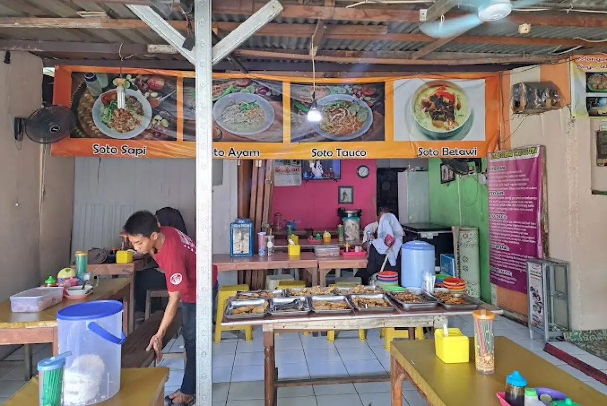 Soto Pak Hadi, tempat kuliner unik karena pengunjung bisa bayar suka-suka asal bisa mengerjakan soal Matematika. (Sumber : Google Album Albert)