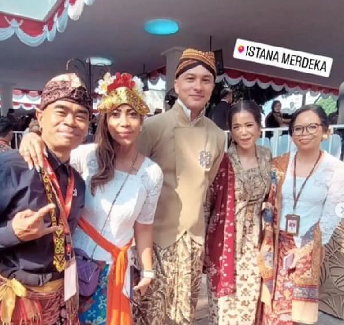 Ikut Upacara Bendera di Istana Negara, Cincin di Jari Nicholas Saputra Bikin Publik Galau (Sumber : Instagram/@kuyentertainment)