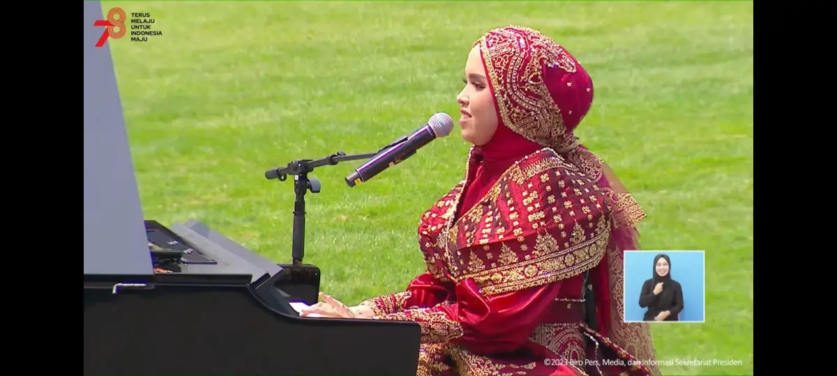 Goyang Istana, Putri Ariani Bawakan Lagu Rungkad di HUT RI ke 78 (Sumber : YouTube/Sekretariat Presiden)