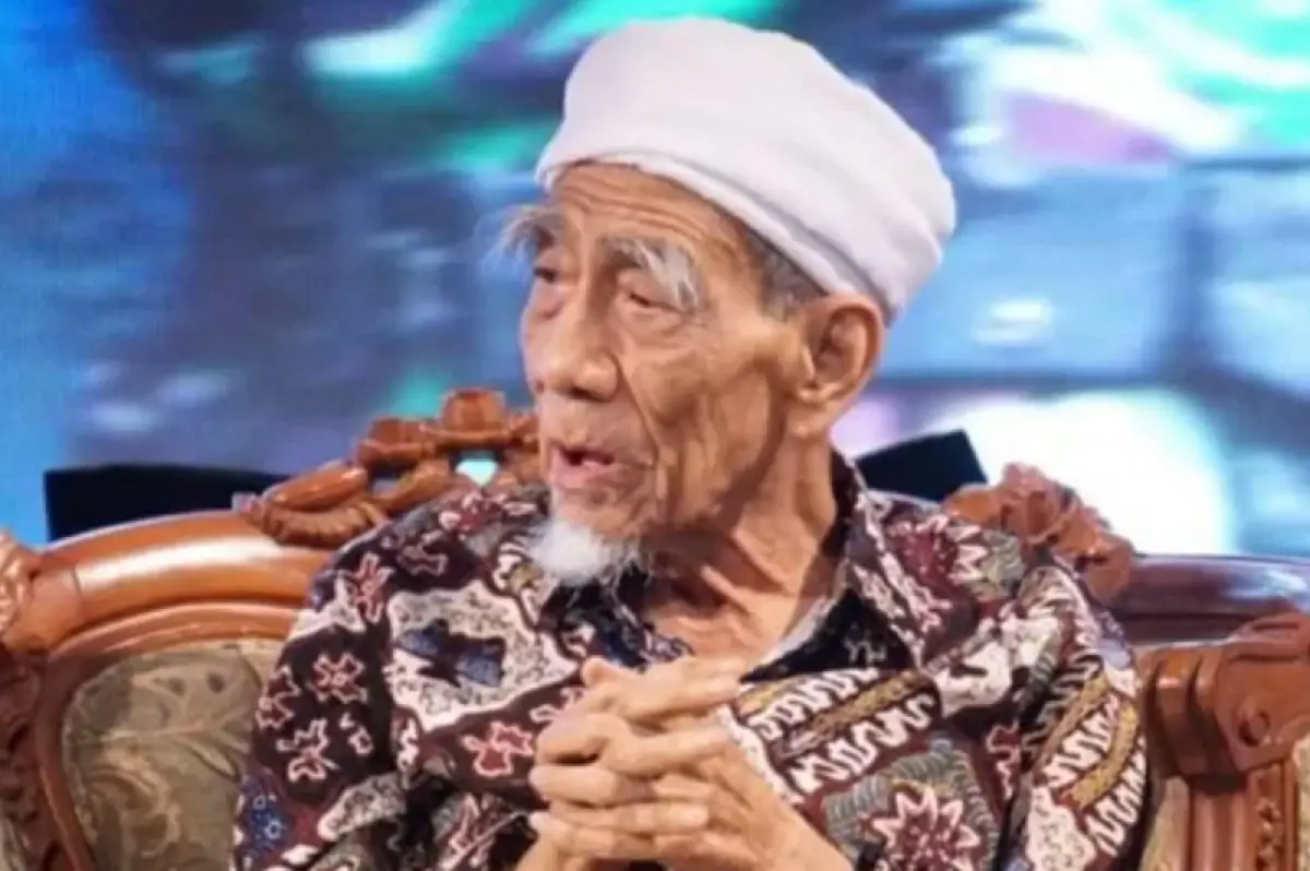Ada amalan Mbah Moen yang bisa kamu terapkan agar bisa mendapat banyak rezeki, dua di antaranya dilakukan setelah Isya.