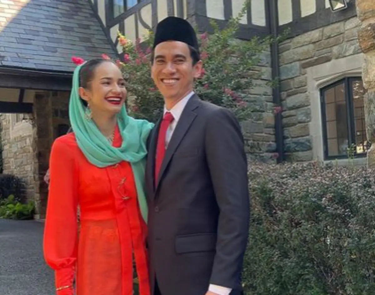 Enzy Storia dan suami saat merayakan HUT RI ke 78 di Washington DC (Sumber : Instagram/@enzystoria)