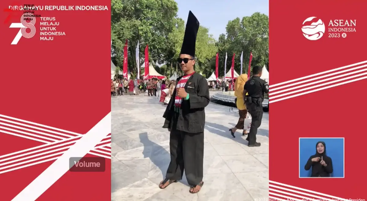 Pecinya Bikin Gagal Fokus, Penampilan Peserta Pakai Baju Adat Madura Ini Sukses Buat Presiden Jokowi Ngakak (Sumber : YouTube/Sekretariat Presiden)