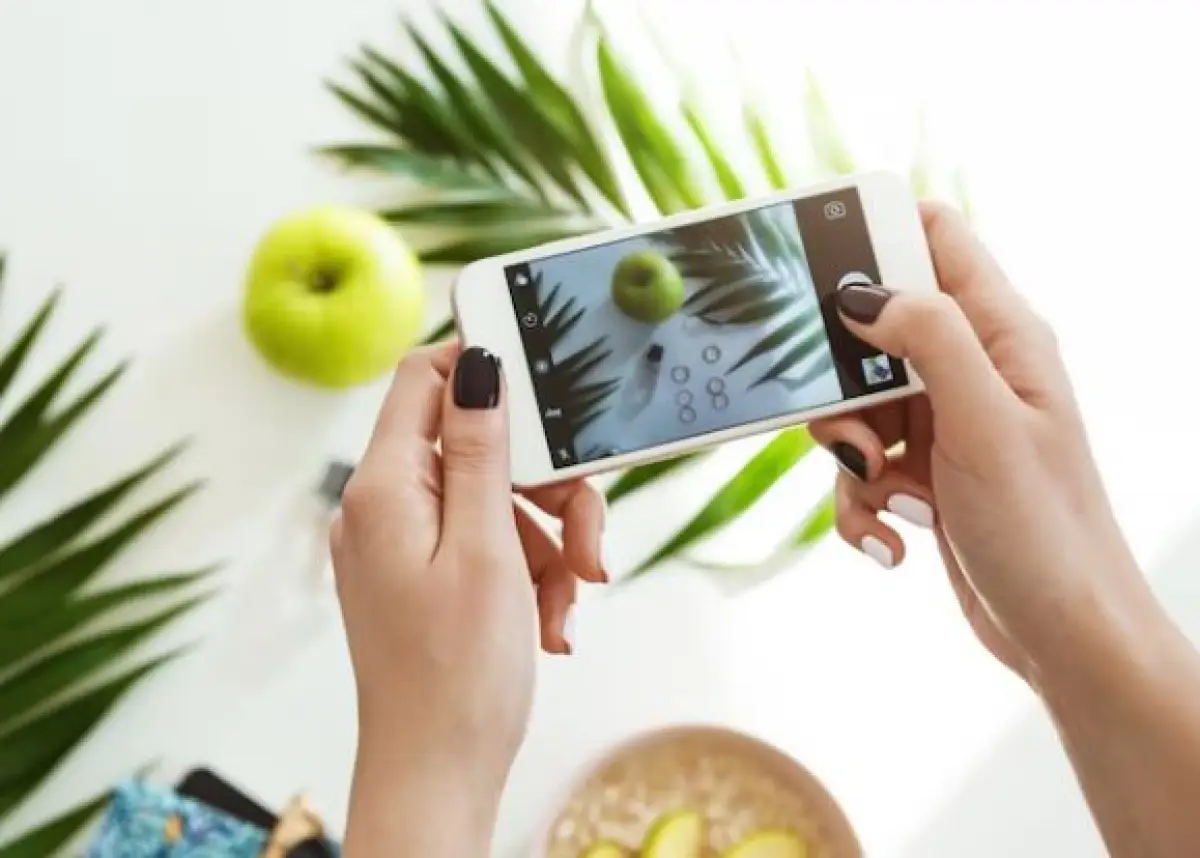 Ilustrasi | Cara Jualan Foto Online (Sumber : Freepik/cookie_studio)