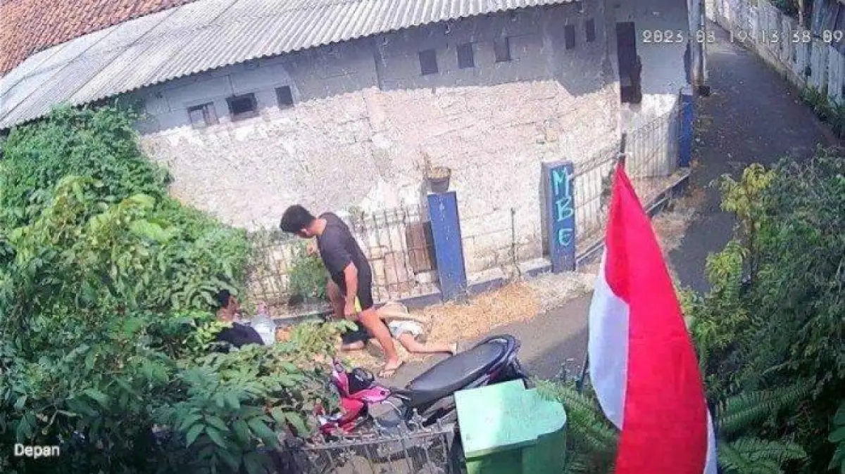 Remaja Diinjak Kepalanya Terekam CCTV, Viral di Media Sosial Gegara Asmara