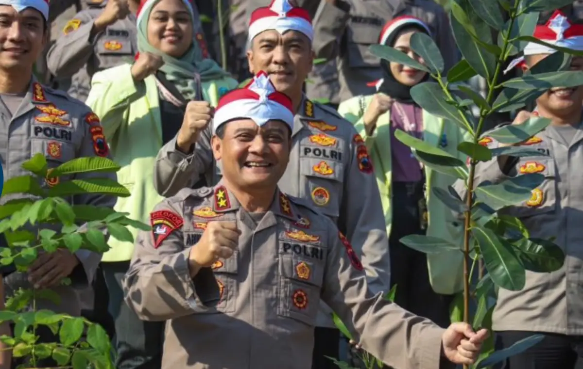 Polda jateng mengadakan penghijauan (Sumber : Polda.Jateng)