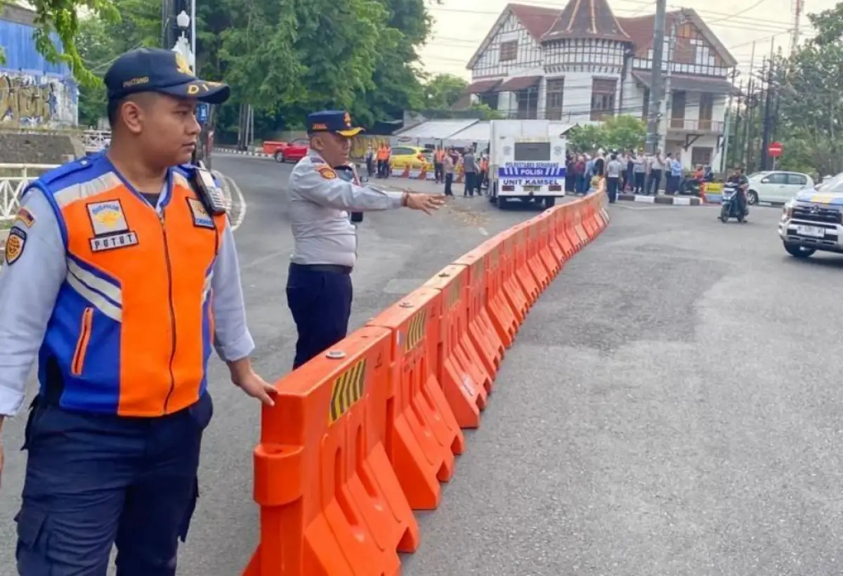 Pemberlakuan sistem satu arah di sebagaian Jalan Veteran dan Kyai Saleh. (Sumber : Instagram/dishubkotasmg)
