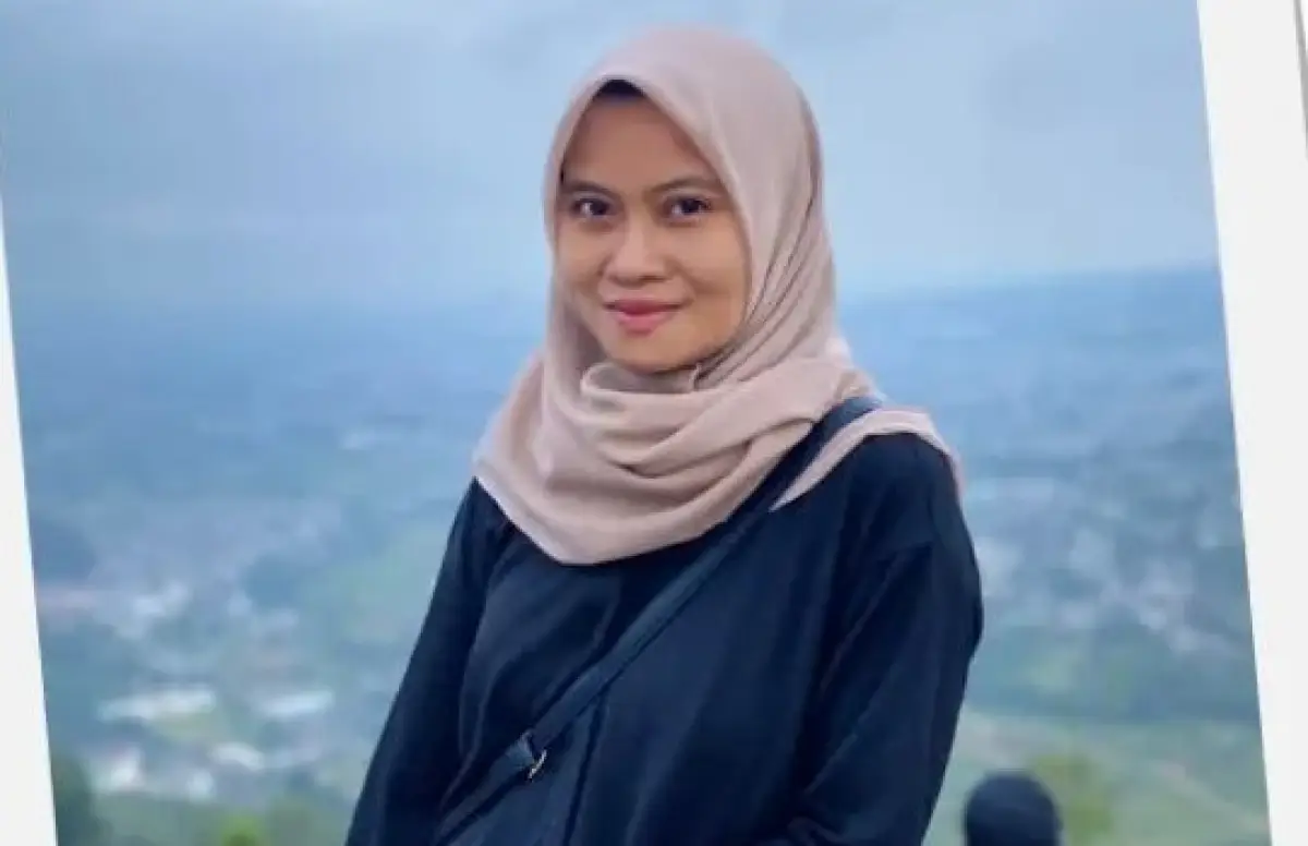 Sosok WDS (34) merupakan dosen muda di UIN Raden Mas Said Solo, ia baru saja menerima penghargaan dari sebuah acara yang digelar pada Juni 2023 lalu. (Sumber : Instagram @ilmulingkungan.uinsaid)