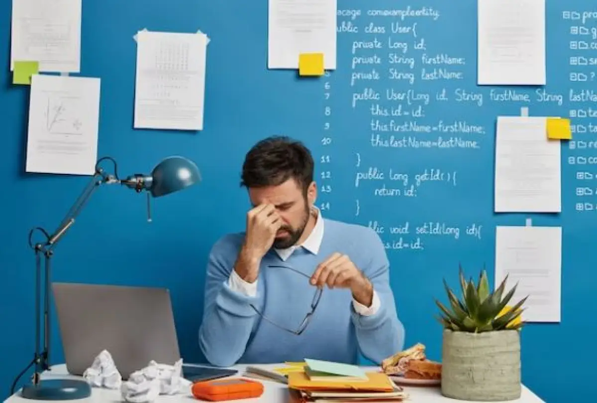 Ilustrasi | Tanda Karirmu 'Stuck' di Tengah Jalan (Sumber : Freepik/wayhomestudio)