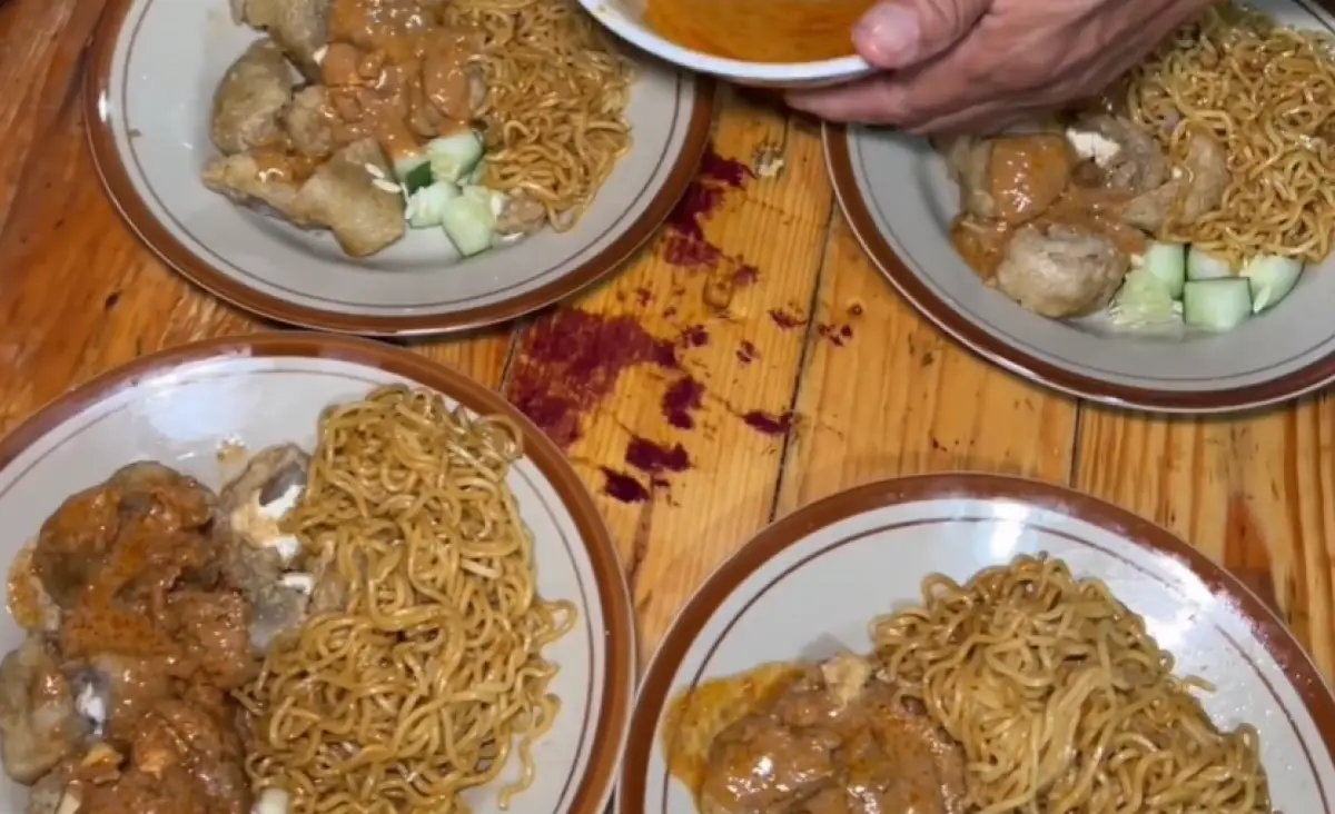Batagor Indomie, kuliner yang lagi viral di Kota Semarang. (Sumber : Instagram @siomaytelkomofficial)