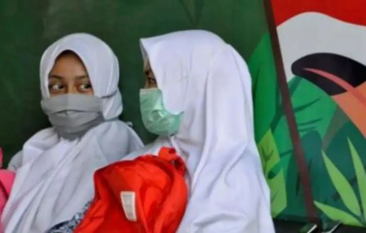 Guru SMP Botaki 19 Siswi di Lamongan, Cuma Gara-gara Ini Penyebabnya (Sumber : instagram.com/undercover.id)