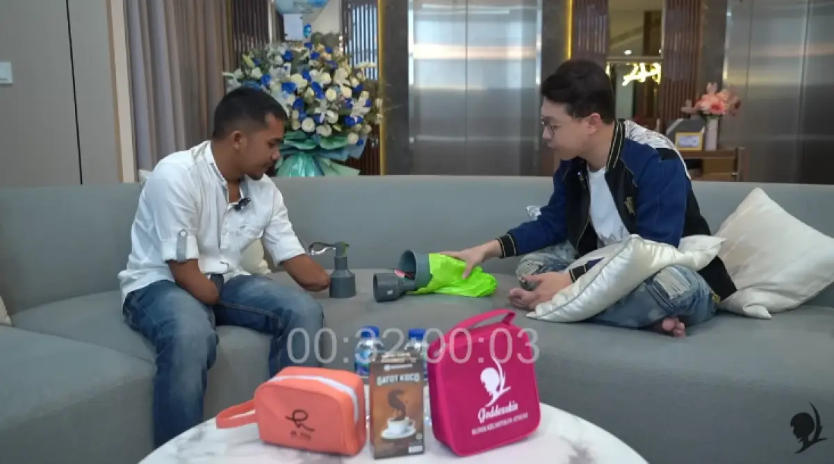 Curhat Pasien BPJS Diduga Ditelantarkan di Salah Satu RS Pontianak Viral, Tangan Sampai Membusuk (Sumber : YouTube/drrichardLee)