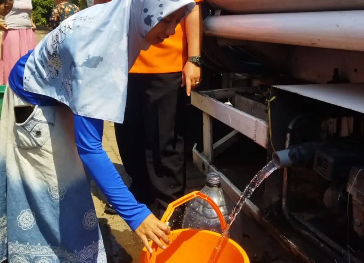 BPBD terus salurkan bantuan air bersih hadapi kekeringan yang diprediksi sampai bulan September. (Sumber : Dok. BPBD Kota Semarang)