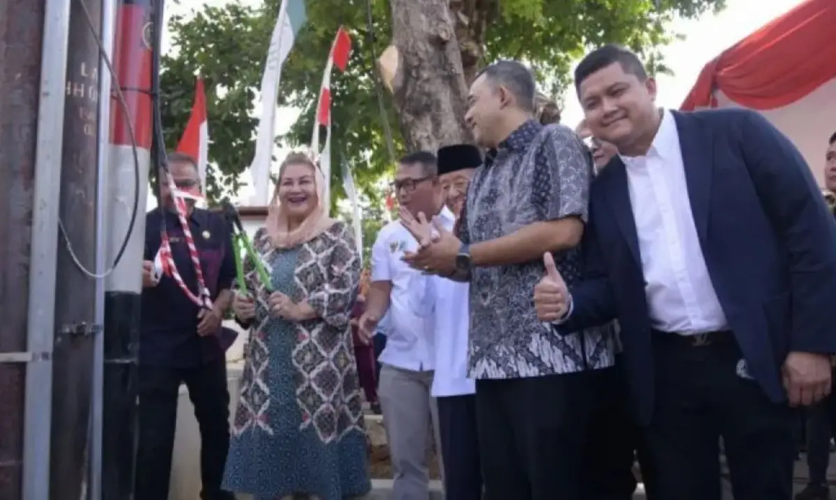 Pemkot Semarang Perbaiki Tata Kota dengan turunkan kabel udara (Sumber : Instagram @semarangpemkot)