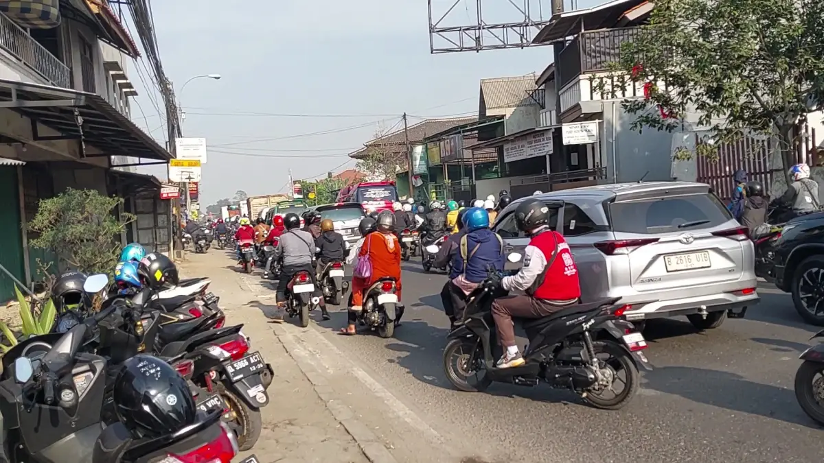 Cileunyi Cinunuk Arah Kota Bandung Macet 4 September 2023, Ada Kecelakaan.