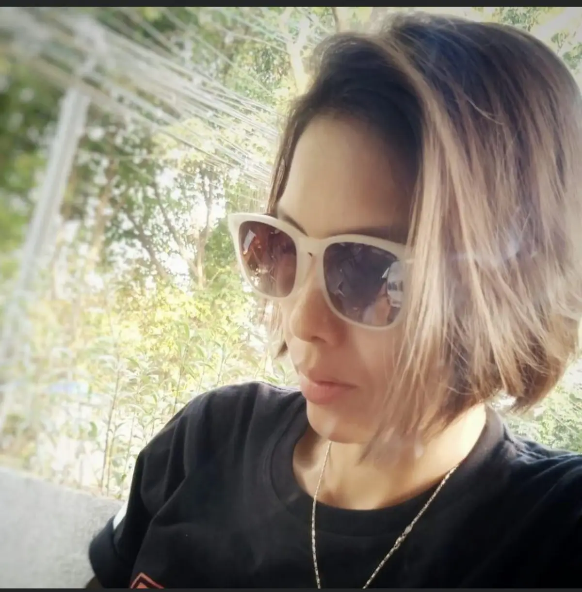 Wanita yang diduga pelabrak Rocky Gerung bernama Noviana Kurniati (Sumber : facebook Novie Bule Kamaezea)