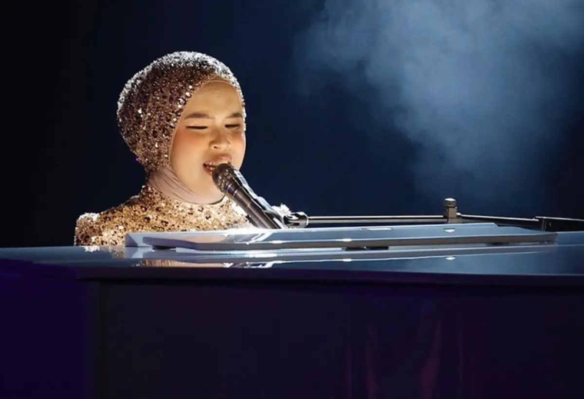 Putri Ariani melenggang ke babak final AGT 2023 setelah memberikan penampilan memukai di semifinal. (Sumber : Instagram/arianinismaputri)