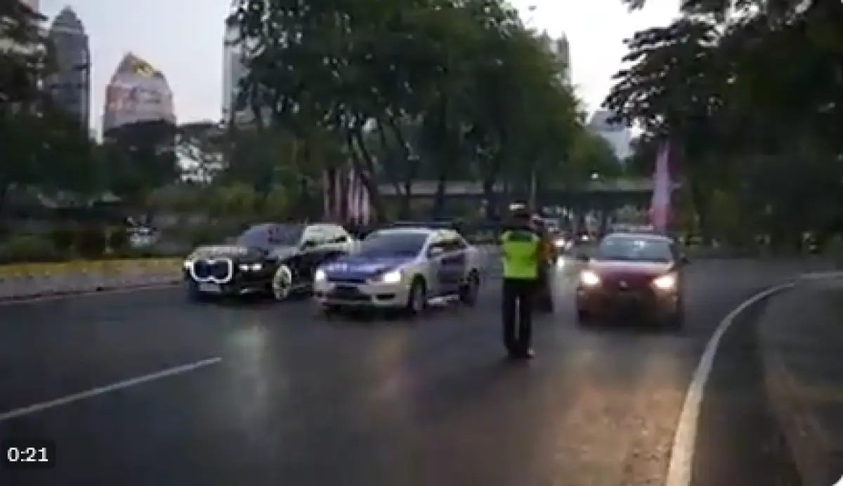 Penjelasan Dirlantas Polda Metro Jaya soal mobil patroli terobos rombongan delegasi KTT Asean.   (Sumber : Twitter/@murthadaOne)