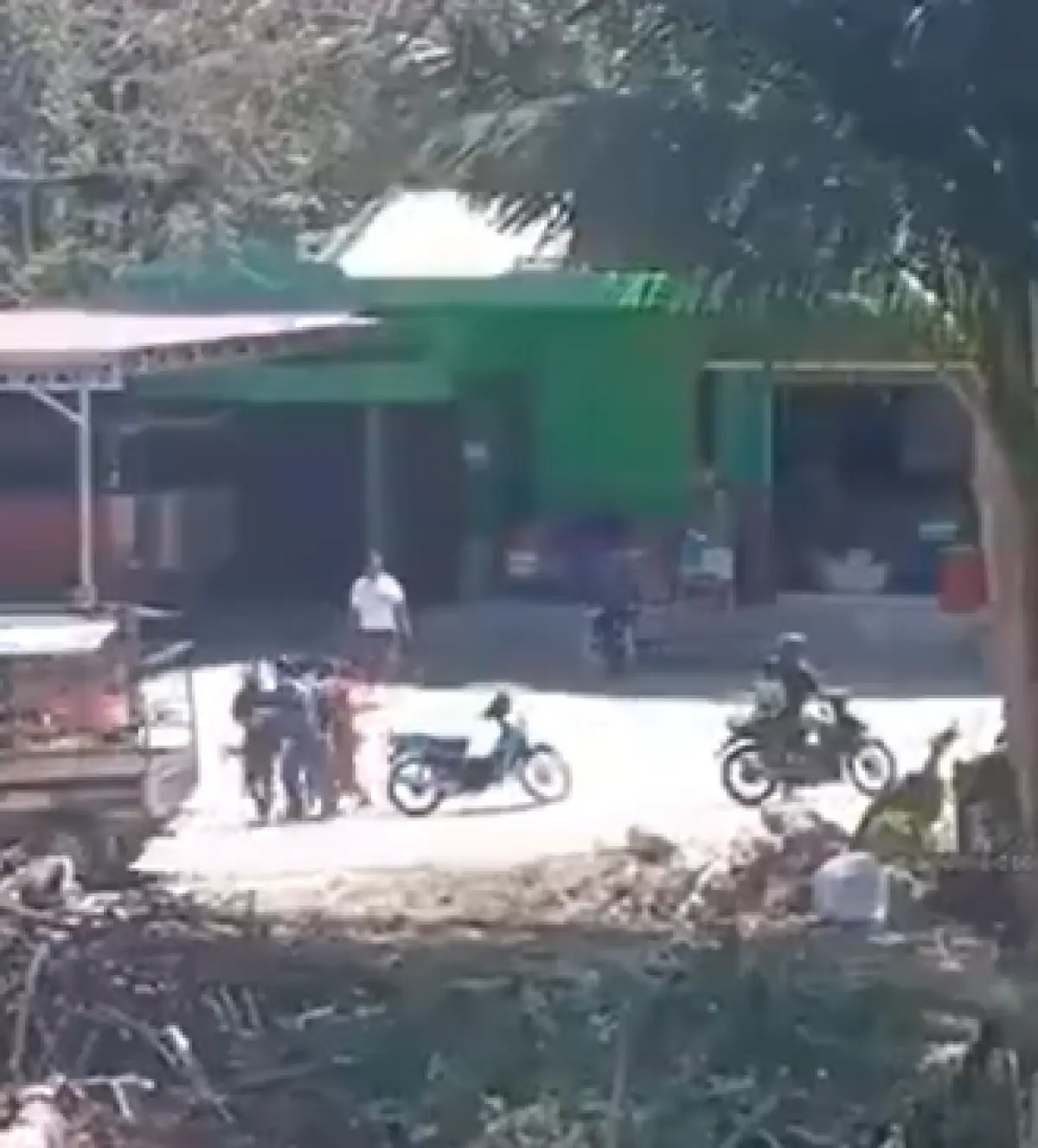 Momen Tradisi Kawin Tangkap Terekam di Sumba Barat Daya, Publik Malah Merinding Lihat Wanita Ini Diculik (Sumber : Instagram/@memomedsos)