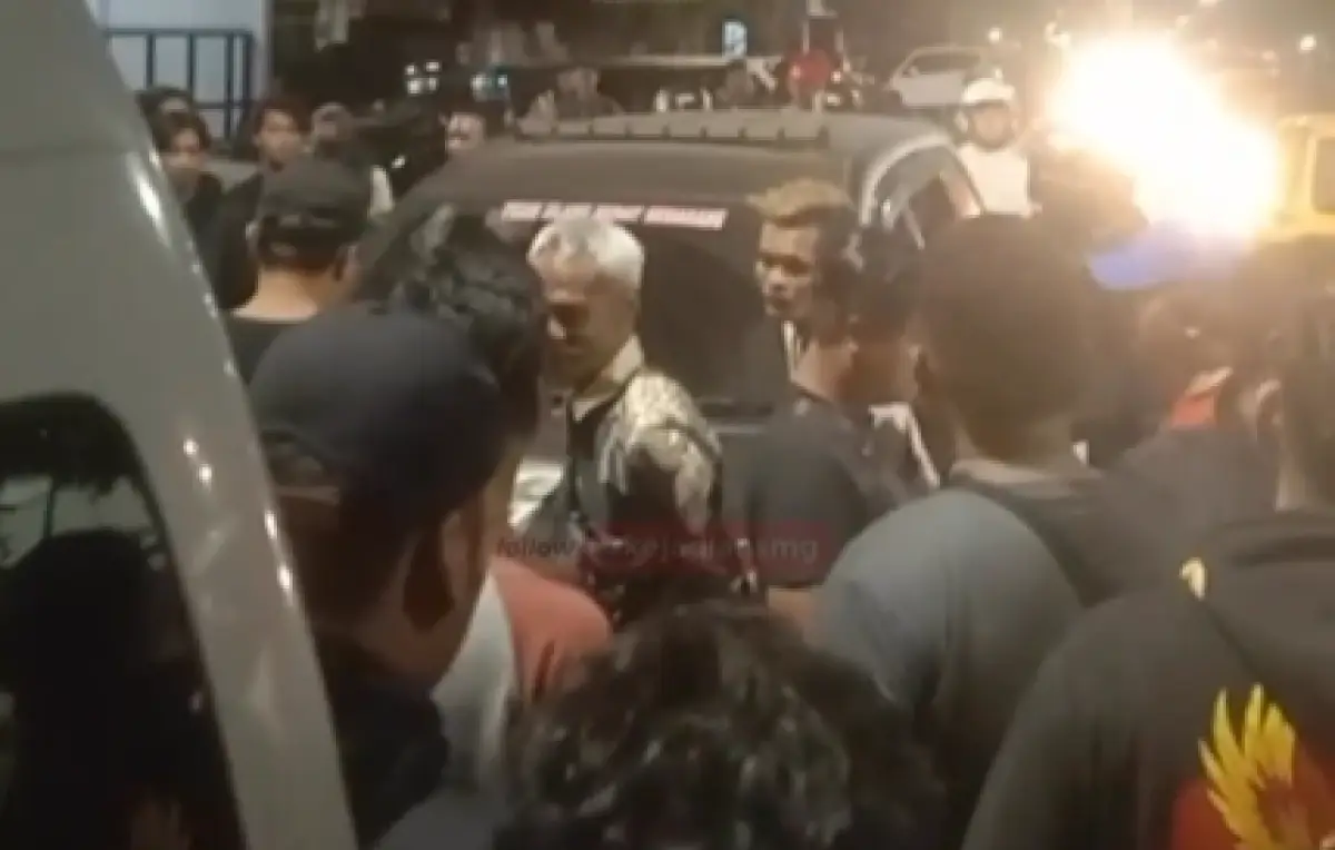 Aksi balap liar remaja di Semarang berujung celaka, pelaku menabrak 2 pemotor yang hendak pulang di Jalan MT Haryono Kota Semarang, Sabtu 9 September 2023. (Sumber : Instagram @infokejadiansemarang.new)