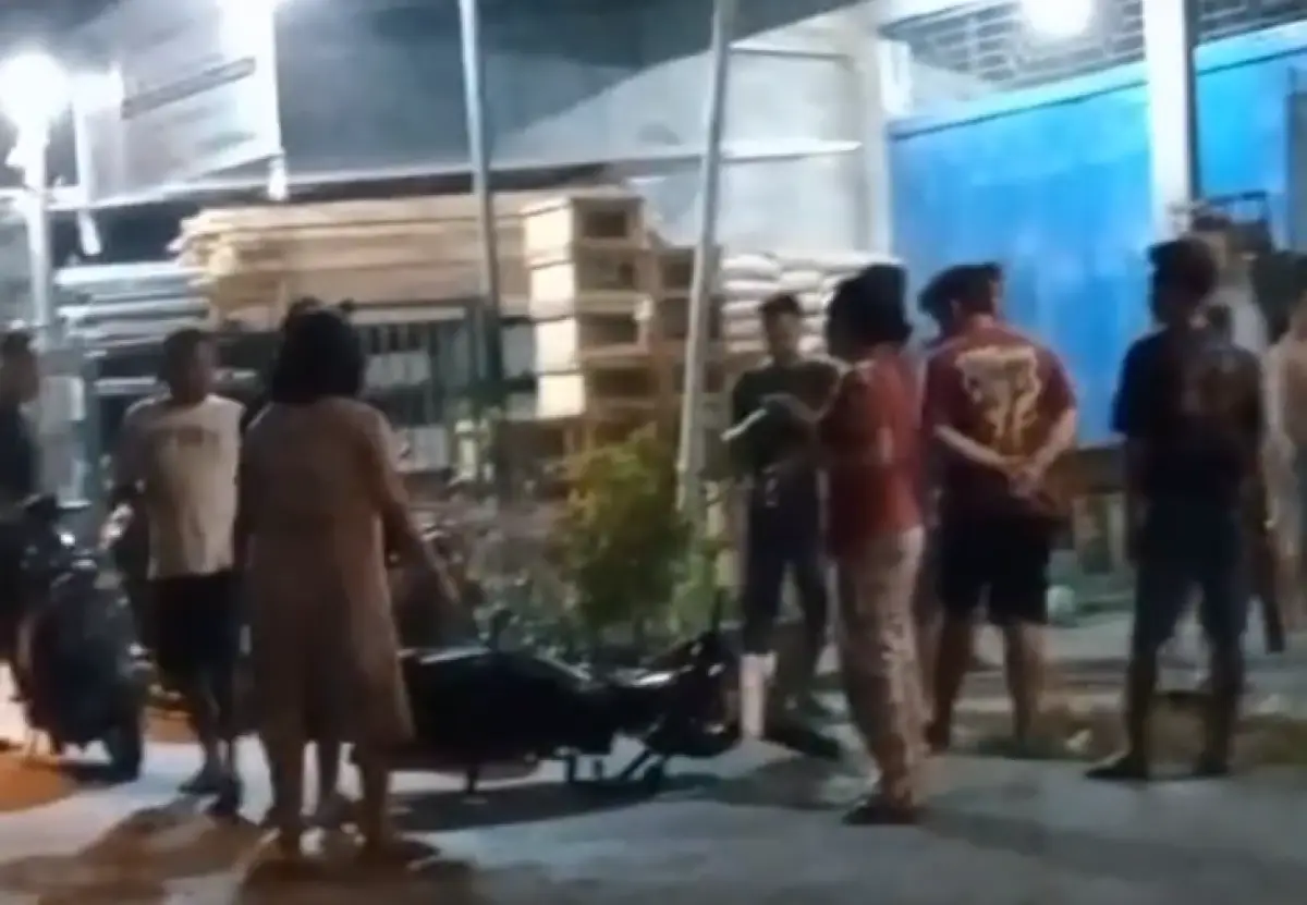 Pasangan yang nekat mencuri kotak amal di musala di Jambon, Penggaron Kidul, berhasil ditangkap warga sebelum kembali beraksi mencuri kotak amal lainnya, Minggu 10 September 2023 malam. (Sumber : Instagram @infokejadiansemarang.new)