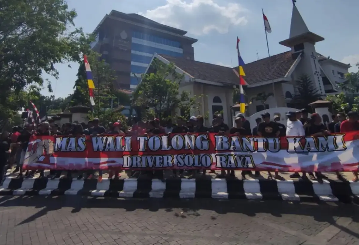 Ilustrasi | Pengemudi Ojek Online Surakarta ajukan 3 tuntutan. (Sumber : Instagram/kso_team.slewah)