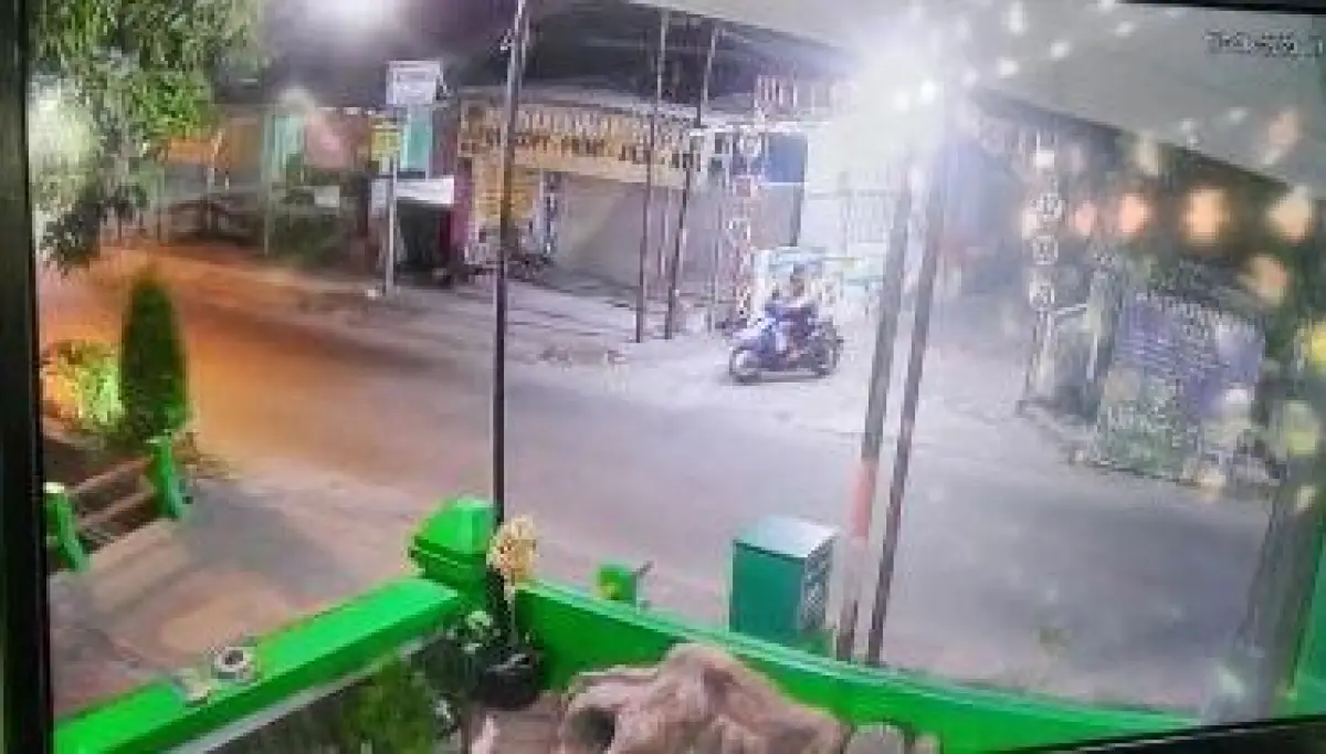 Seorang maling tega merampas motor milik temannya sendiri, bahkan nekat membius korban dan meninggalkan di SPBU Tlogomulyo, Semarang, Minggu 10 September 2023 malam. (Sumber : Instagram @infokejadian_genuk)