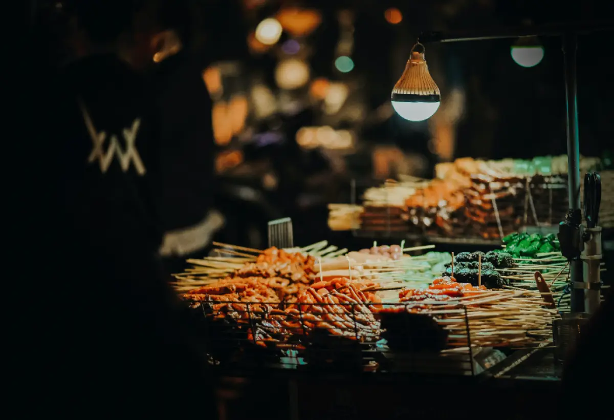 Ilustrasi | PKL Barito direlokasi ke Sawah Besar dan Pasar Dargo. (Sumber : Pexels/Min An)