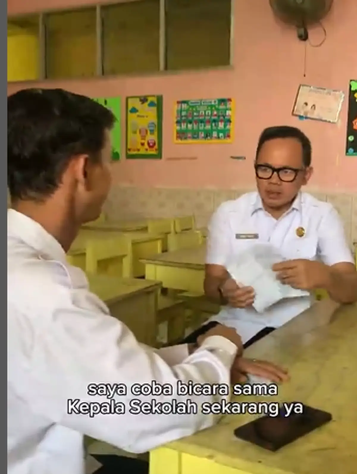 Profil Pak Reza, Guru Honorer yang Sempat Dipecat Kepala Sekolah Gegara Lapor Pungli, Pak Reza Sampai Dibela Orang Tua Siswa (Sumber : Instagram/@bimaaryasugiarto)