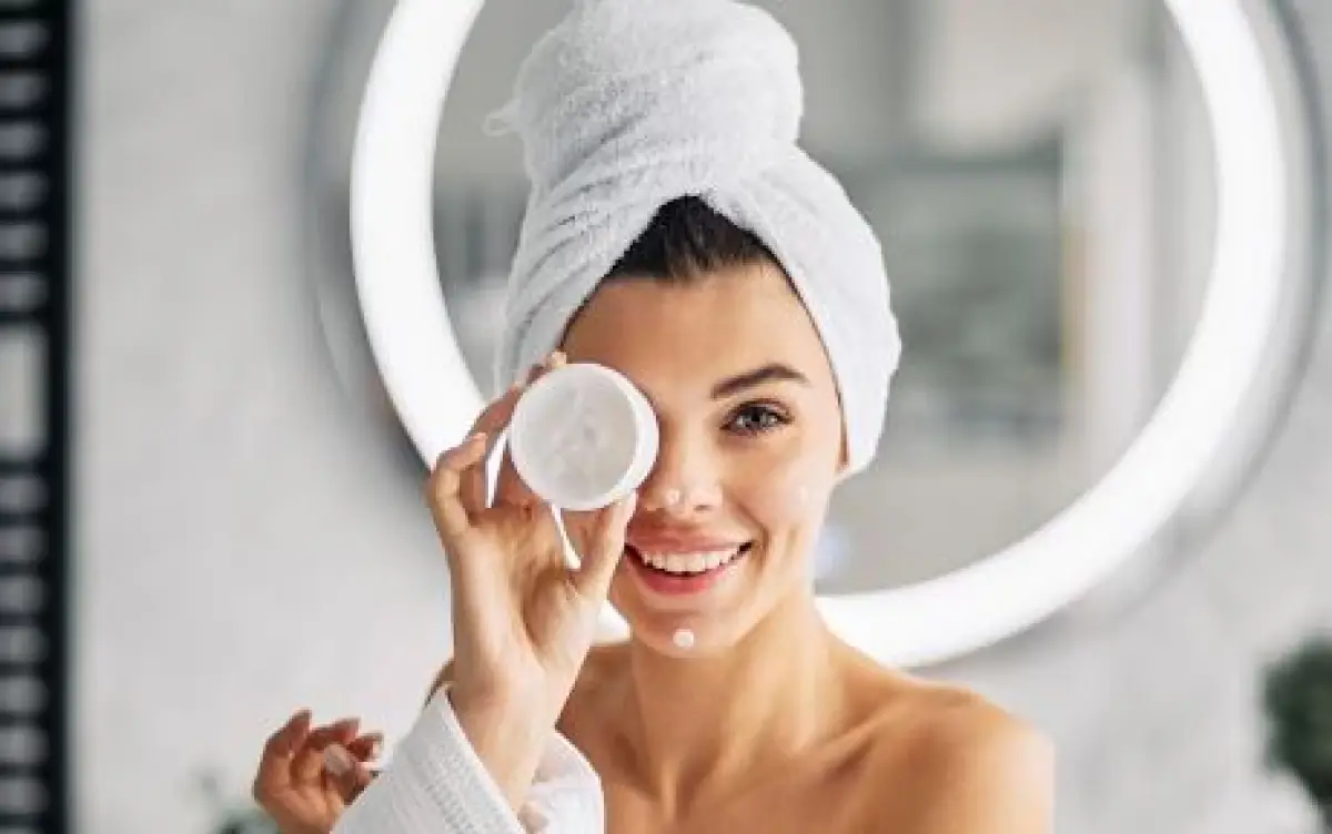 Ilustrasi Bahan Skincare yang Bisa Bantu Atasi Jerawat, Baca Ingredients-nya Dulu (Sumber : Freepik)