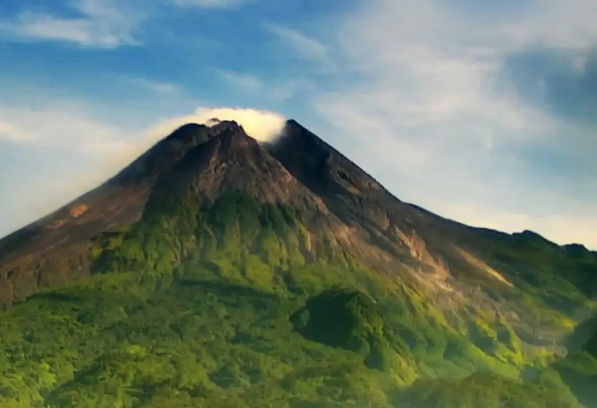 Ilustrasi | Pendaki asal Spanyol terserang Hipotermia di Gunung Merapi, Boyolali. (Sumber : Instagram/BPPTKG)