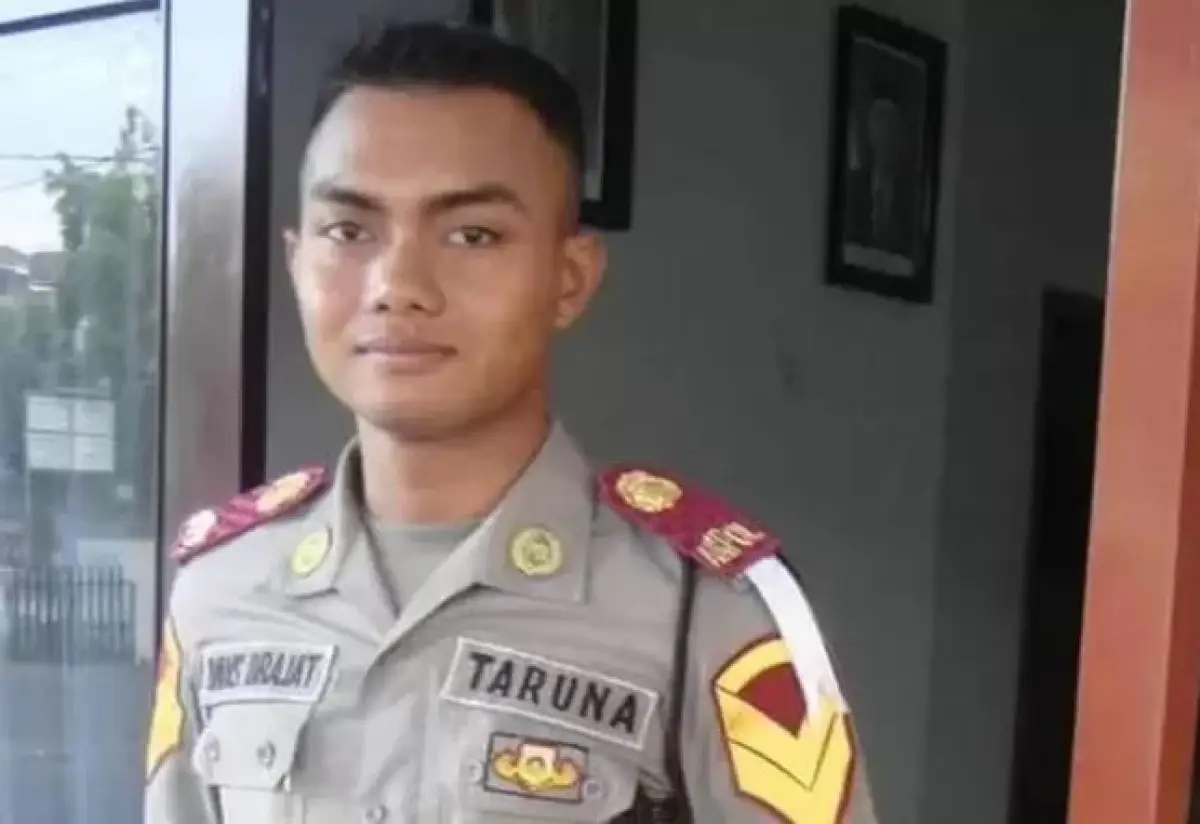 Ivans Drajat, Kapolsek Komodo yang terlibat aksi pemukulan satpam Bank (Sumber : instagram @ayoberani.lapor)