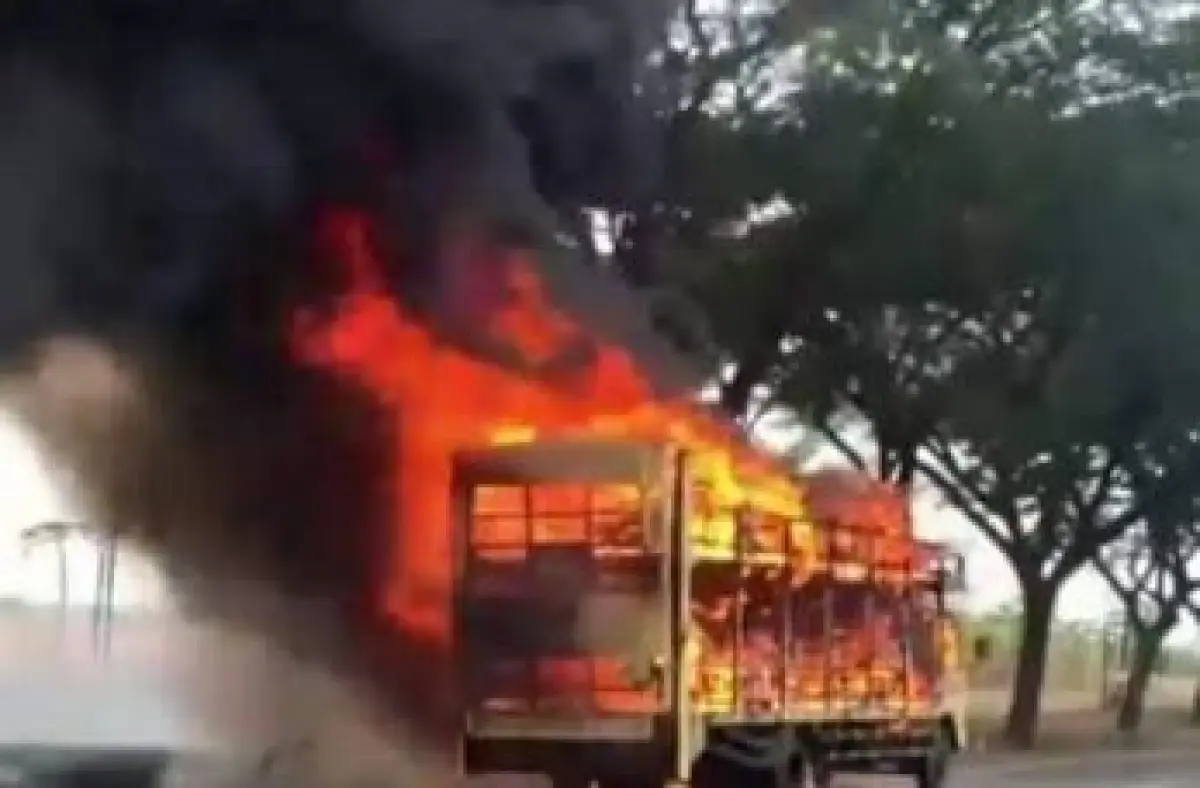 Kebakaran Truk Pengangkut Sepeda Listrik di Pantura, 43 Unit Sepeda Listrik Ludes Terbakar (Sumber : instagram.com/undercover.id)