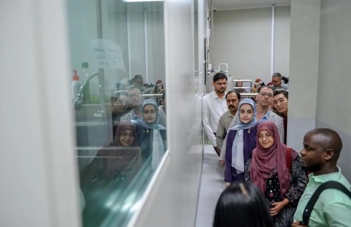 Bio Farma bersama Unpad menerima 10 peneliti dari delapan negara anggota Organisasi Kerja Sama Islam (OKI) untuk belajar mengenai teknologi pembuatan vaksin..