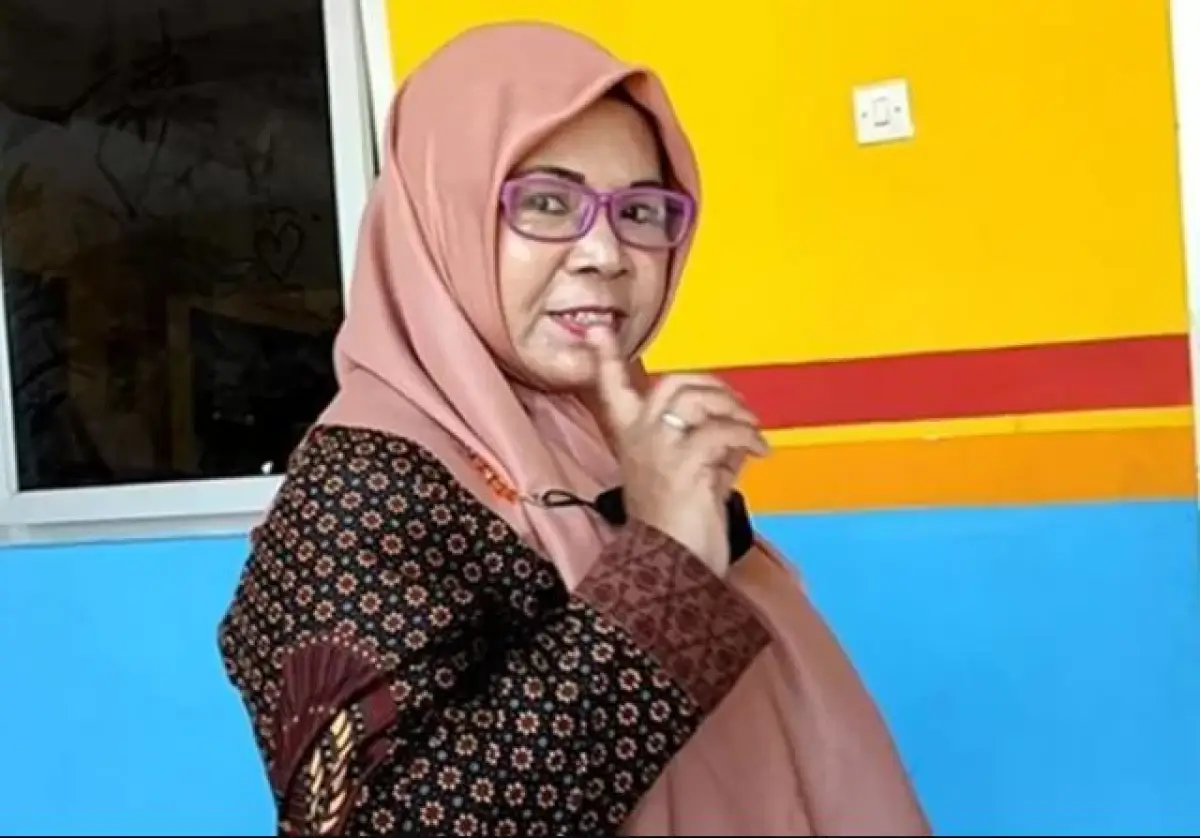 Sosok Kepala Sekolah SDN 236 Gresik (Sumber : media sosial X @heraloebss)