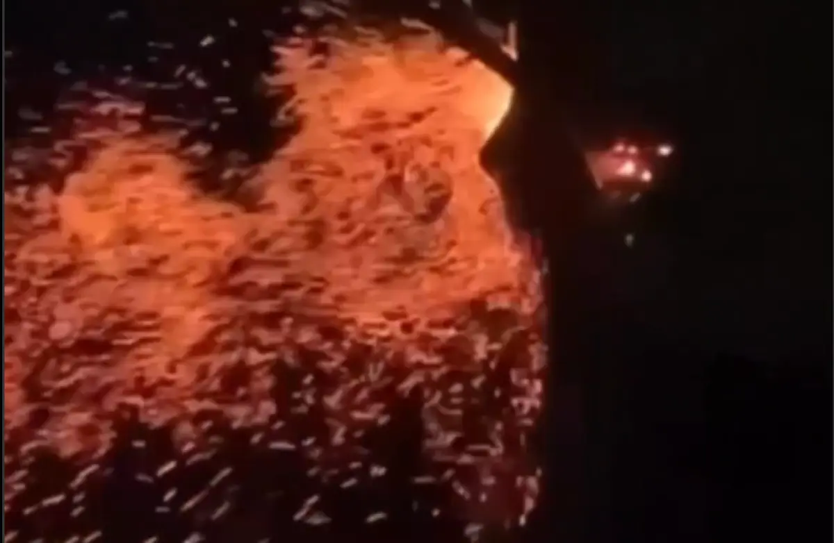 Terjadi kebakaran di sebuah makam yang berlokasi di Klepu, Pringapus, Ungaran, Kabupaten Semarang, Kamis 21 September 2023 malam. (Sumber : Instagram @kejadiansmg)