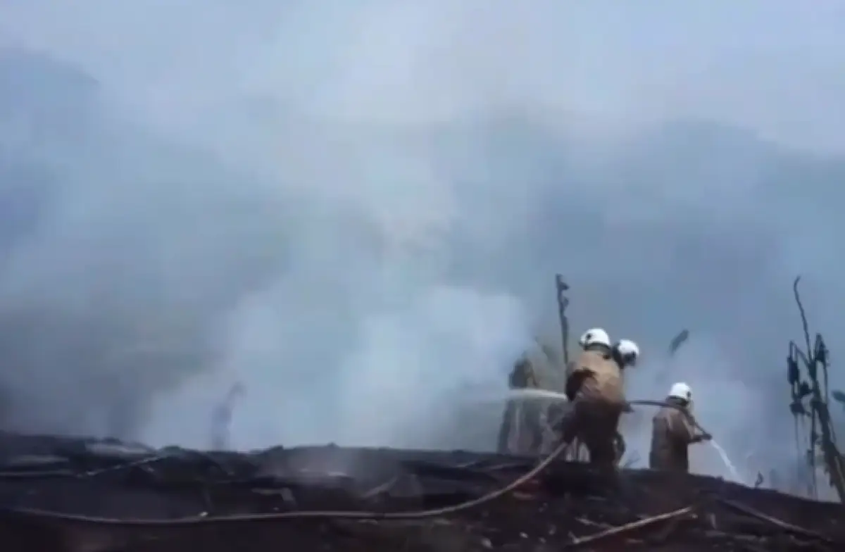 Kebakaran terjadi Trangkil arah Universitas Negeri Semarang (Unnes), Kamis 21 September 2023 siang. (Sumber : Instagram @kejadiansmg)