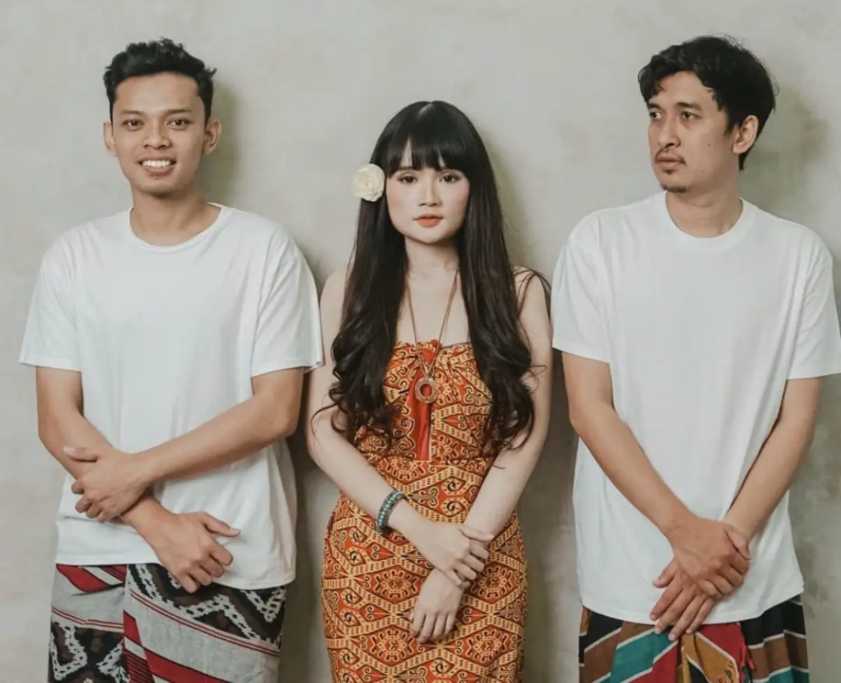 Band Soegi Bornean sambat ke Batik Air lantaran diduga telah merusak gitar miliknya seharga Rp34 Juta hingga alami retak di bagian body (Sumber : instagram @fannysoegi)